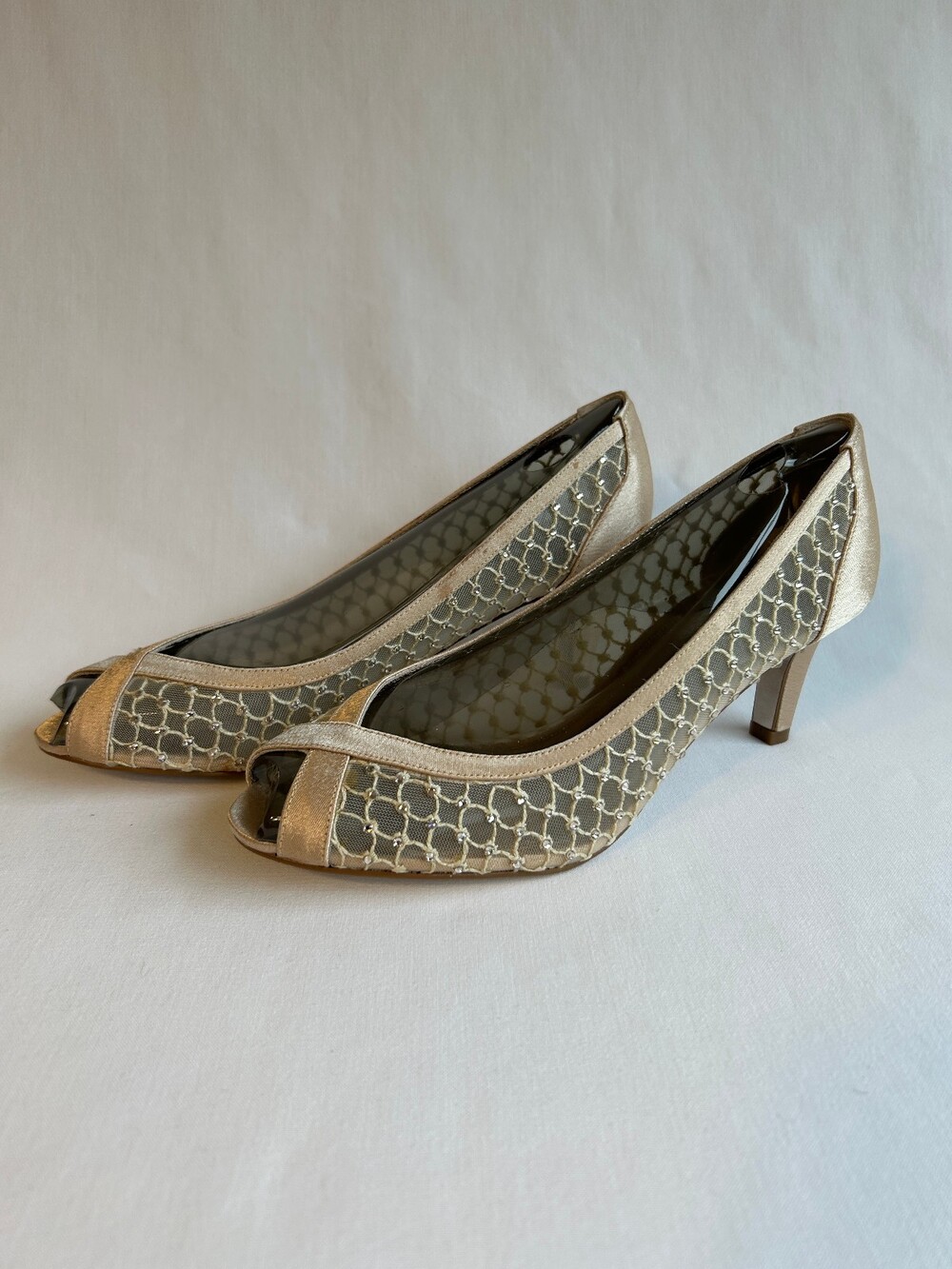 Adrianna Papell Shoes Womens Size 8.5 Beige Zandra Mesh Kitten Heel Pumps